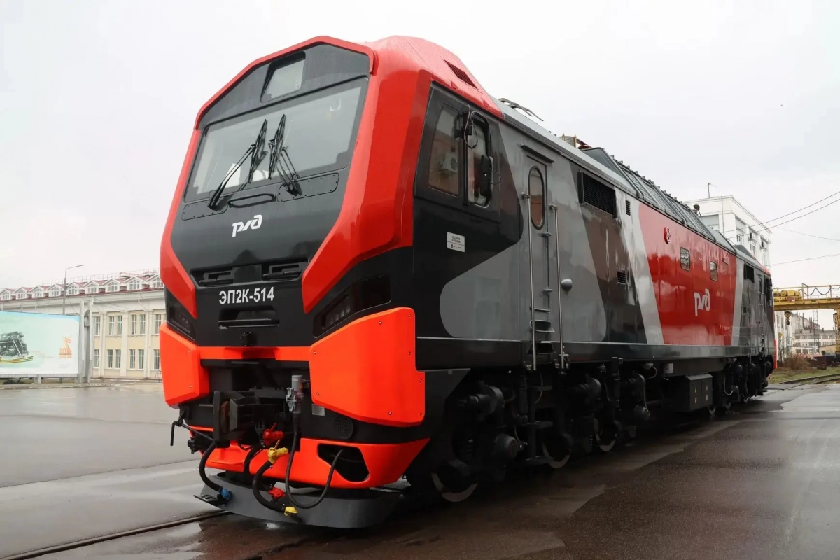 Два электровоза ЭП2К в новом дизайне отправились в Петербург: они будут возить горожан в Москву, Свирь и Бабаево - tvspb.ru