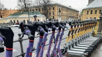 Снег против самокатов: кикшеринг в Петербурге встал на паузу