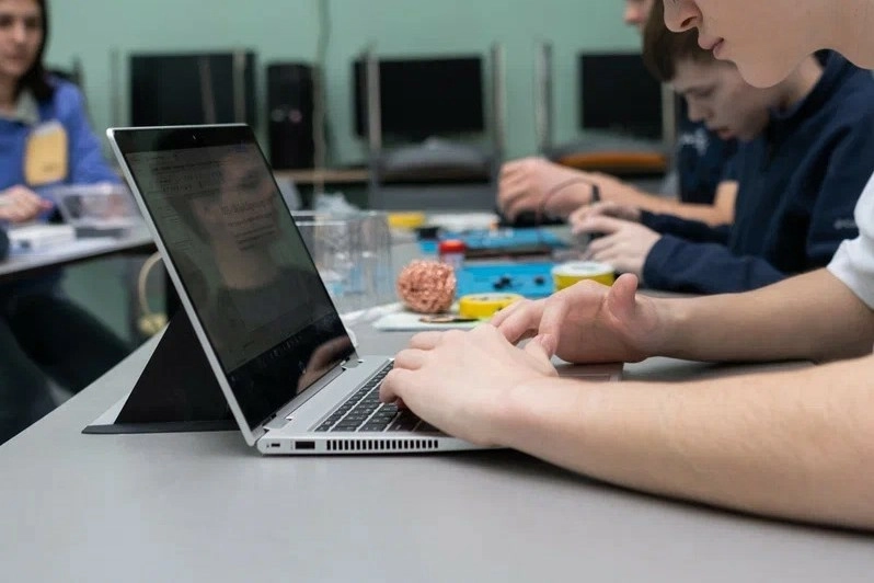 В Петербурге IT-специалисты зарабатывают на 22% больше, чем в среднем по городу - tvspb.ru