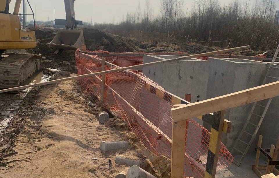 Упал в коллектор и утонул: после гибели рабочего в Кудрово возбуждено уголовное дело - tvspb.ru