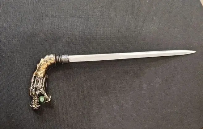 Свидетель попытался пронести в здание суда в Петербурге клинок, замаскированный в трости - tvspb.ru