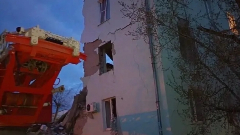 После обрушения жилого дома в Сызрани из-за атаки БПЛА возбудили дело о теракте - tvspb.ru