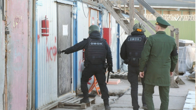 39 рабочих получили повестки: как прошел рейд на стройплощадке в Петербурге