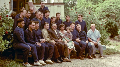 На выставке «От Гагарина до тебя» представили кадры первых шагов к звёздам и современной работы на орбите