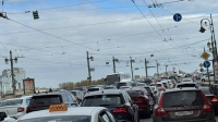 Пробки 9 баллов: Петербург встал перед длинными выходными