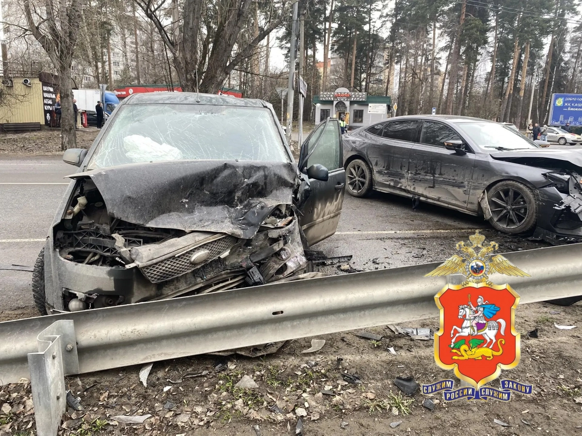 В Подмосковье произошла массовая авария, в которой пострадали пять человек - tvspb.ru