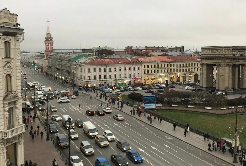 Город окрасился в бордовый: центр Петербурга встал в многокилометровых пробках - tvspb.ru