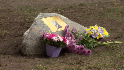 Закладной камень на месте установки бюста академика Николая Лихачёва открыли в сквере на Петрозаводской улице