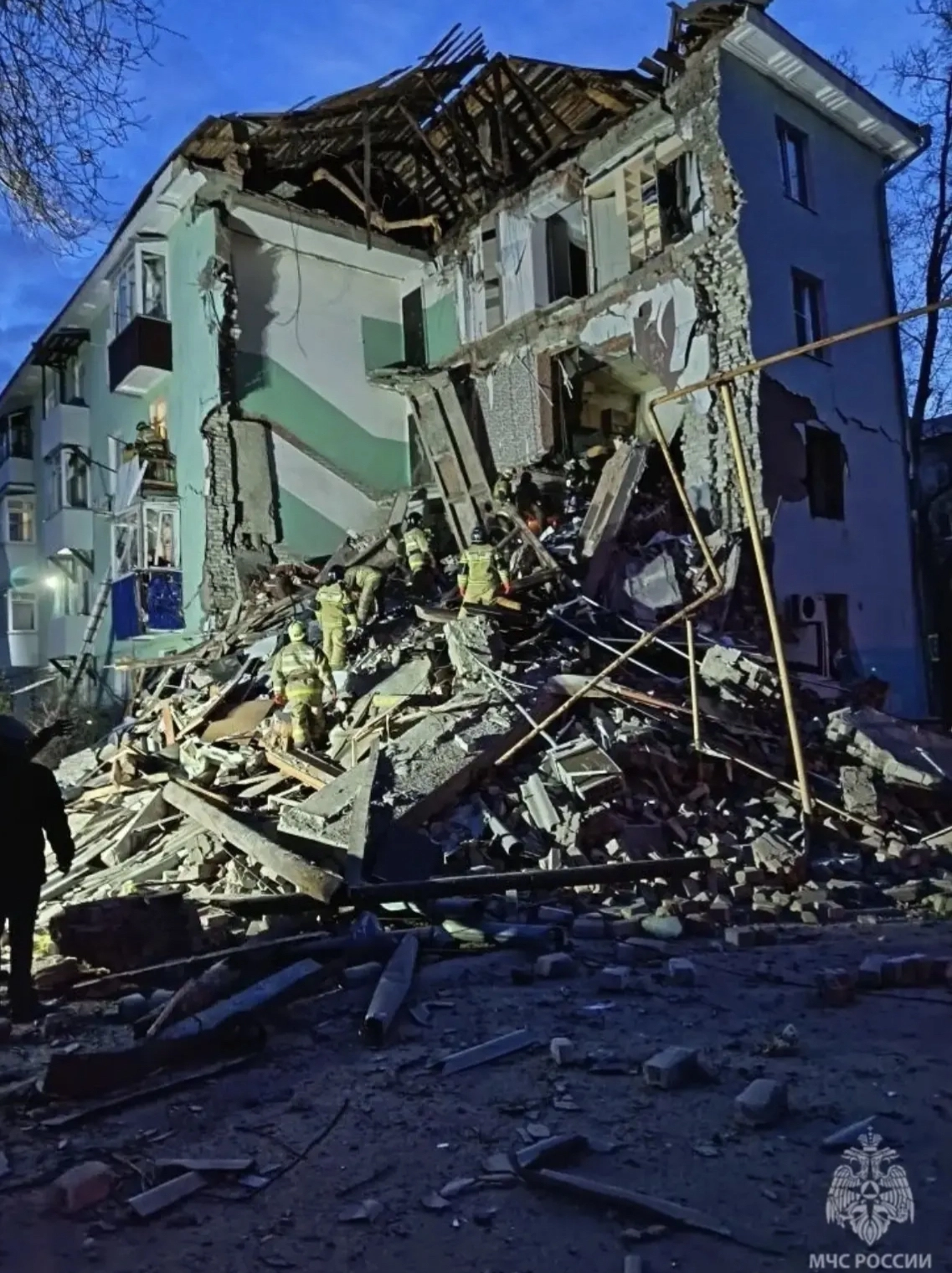 В Самарской области из-за атаки БПЛА обрушился подъезд жилого дома - tvspb.ru