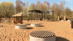 Жемчужный открывает сезон: петербургские пляжи готовятся к лету и принимают первых гостей