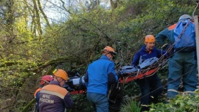 В Сочи мужчина сорвался в ущелье со смотровой площадки высотой в 200 метров и разбился