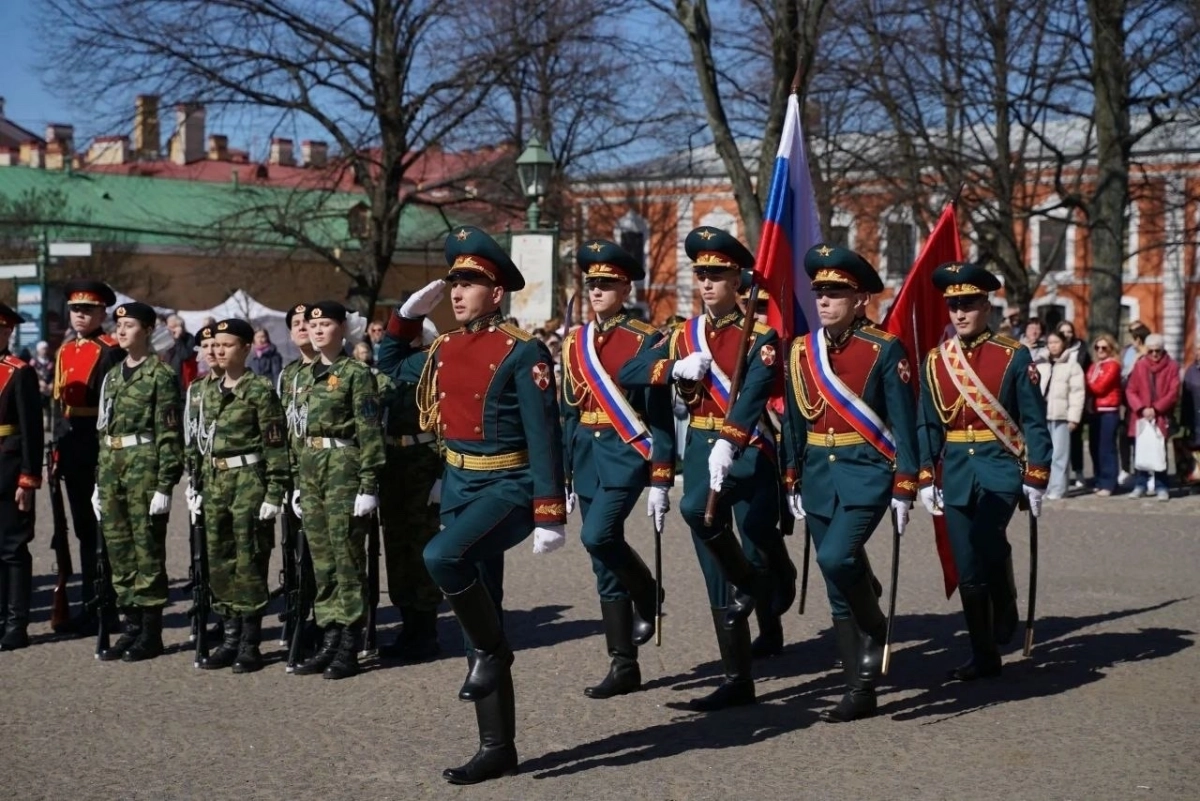 В Петропавловской крепости выберут лучший молодёжный почётный караул Петербург - tvspb.ru