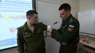 Остановить кровь, реанимировать сердце и запустить дыхание: сотрудники военной автоинспекции Петербурга прошли курс