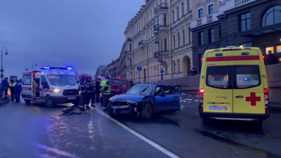 «Делали шашки на дороге»: очевидец — о страшной аварии под мостом на Литейном проспекте