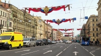 Невский проспект начали украшать ко Дню Победы