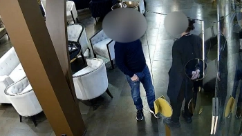 Кража в VIP-зале: полицейские задержали в Пулково официантку, которая подменила чек клиента и прикарманила 25 тыс. рублей