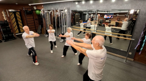 Зарядка для людей «серебряного» возраста. Упражнения для суставов,  позвоночника и вестибулярной устойчивости