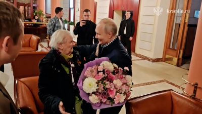 Владимир Путин встретился со своей школьной учительницей Верой Гуревич
