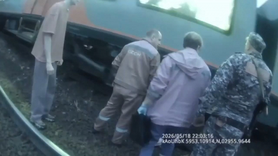 Школьник рухнул на рельсы в Петергофе: спасатели Росгвардии успели вовремя