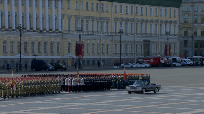 Парад Победы на Дворцовой площади открыли участники СВО