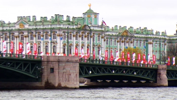 Александр Беглов и Александр Бельский поздравили петербуржцев с Днём Победы