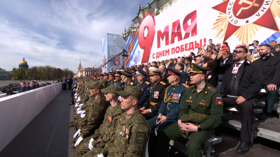 Кто смотрел парад с трибун на Дворцовой: Семьи героев и потомки блокадников