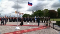 Нити истории, залп с бастиона и капсула для 2126 года: как Петербург встретил свой 323-й день рождения