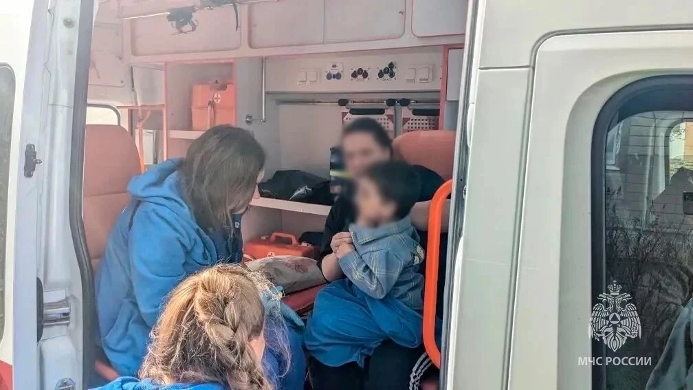 Трое детей — в огне, ноль погибших: волховские пожарные вытащили семью из ада на пятом этаже - tvspb.ru