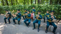 Легендарные песни военных лет прозвучали на главной аллее Летнего сада