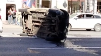 На Невском проспекте опрокинулась машина
