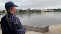 Сотрудник Росгвардии спас тонущего в Неве молодого человека