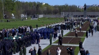 На Пискаревском кладбище почтили память защитников Ленинграда