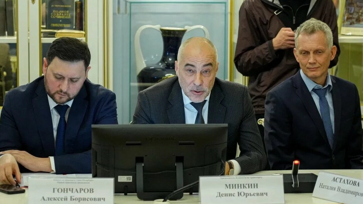 Комитет по транспорту: Сотни судов, собравшиеся у разводных мостов, создают опасную ситуацию для пассажиров - tvspb.ru