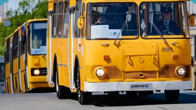 «Икарусы», ЛиАЗы, грузовики и легковушки: 23 мая по Петербургу поедут колонны ретротранспорта