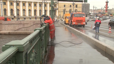 В Петербурге отмыли 77 мостов и набережных