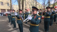 Росгвардейцы провели два персональных парада Победы под окнами у ветерана и блокадника