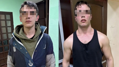 В центре Петербурга двое посетителей заведения швырялись стульями, избили администратора, украли смартфон и сбежали с места преступления