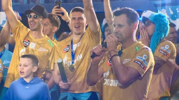 Команда и фанаты – вместе: Петербург шумно отпраздновал долгожданное чемпионство «Зенита»