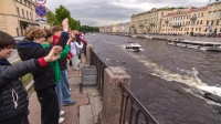 Школьники из Белоруссии приехали в Петербург на летние каникулы – чем их удивляет город