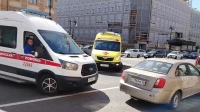 Полиция выясняет детали аварии двух машин в центре Петербурга, после которой перевернулся автомобиль