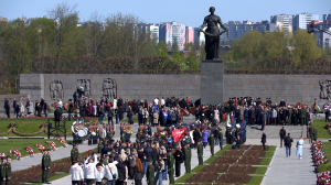 Город помнит. Церемония на Пискарёвском мемориальном кладбище