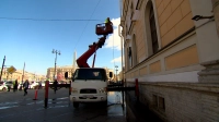 На Московском вокзале приступили к сезонной очистке фасада