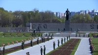 На Пискаревском кладбище началась торжественно-траурная церемония возложения венков и цветов