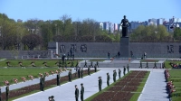 На Пискаревском кладбище началась торжественно-траурная церемония возложения венков и цветов