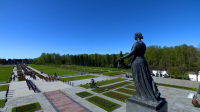 На Пискарёвском кладбище почтили память защитников Ленинграда