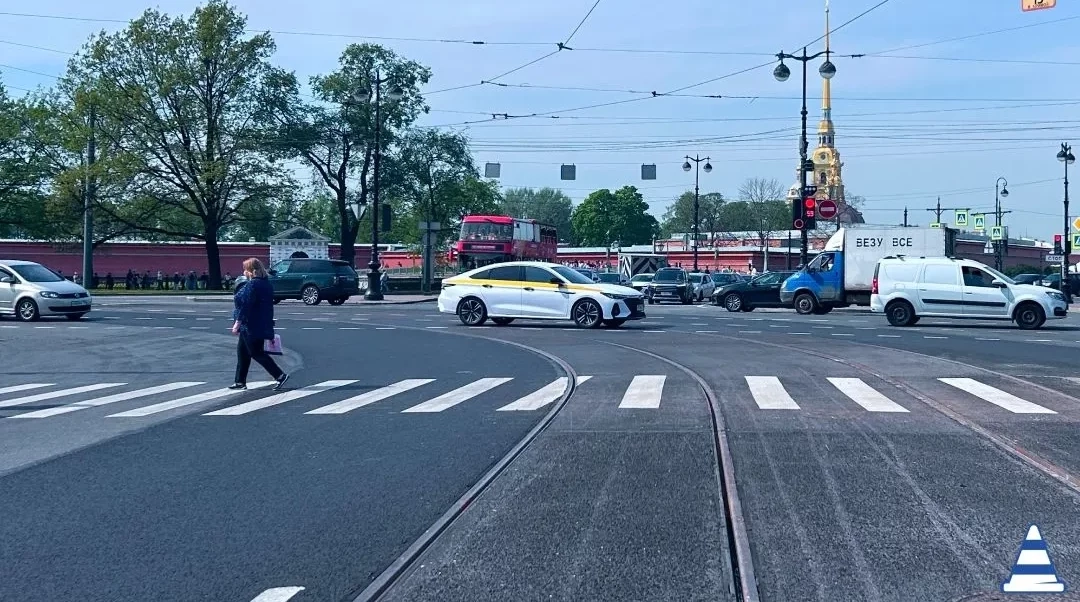 В Петербурге трамваи пойдут по новым бесшовным путям: ремонт на Троицкой и Суворовской площадях завершён - tvspb.ru