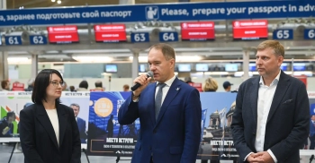 В аэропорту Пулково открылась фотовыставка об истории ПМЭФ