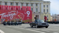 Более тысячи военных, Знамя Победы и сводный оркестр: как прошёл парад Победы на Дворцовой