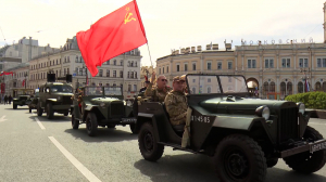 Ретроавтомобили времён Великой Отечественной войны на Невском проспекте