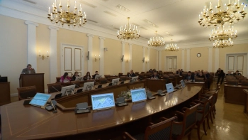 Подготовка к запуску проходческого щита, единовременная выплата ко Дню Победы: важные пункты недельной повестки Александра Беглова